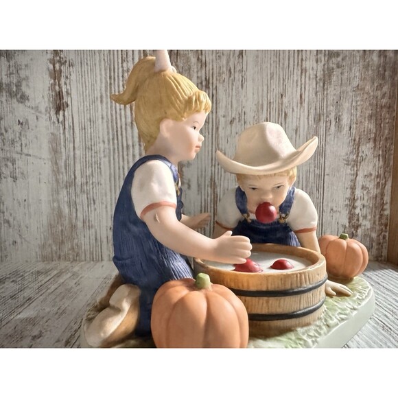 Home Interiors 1985 Denim Days Figurine by HOMCO 1527 Pumpkins Bobbing For Apple - Picture 11 of 14
